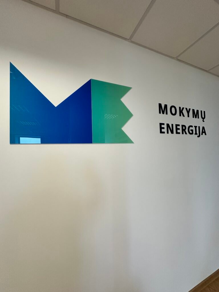 Logotipų, raidžių lipdukų spauda