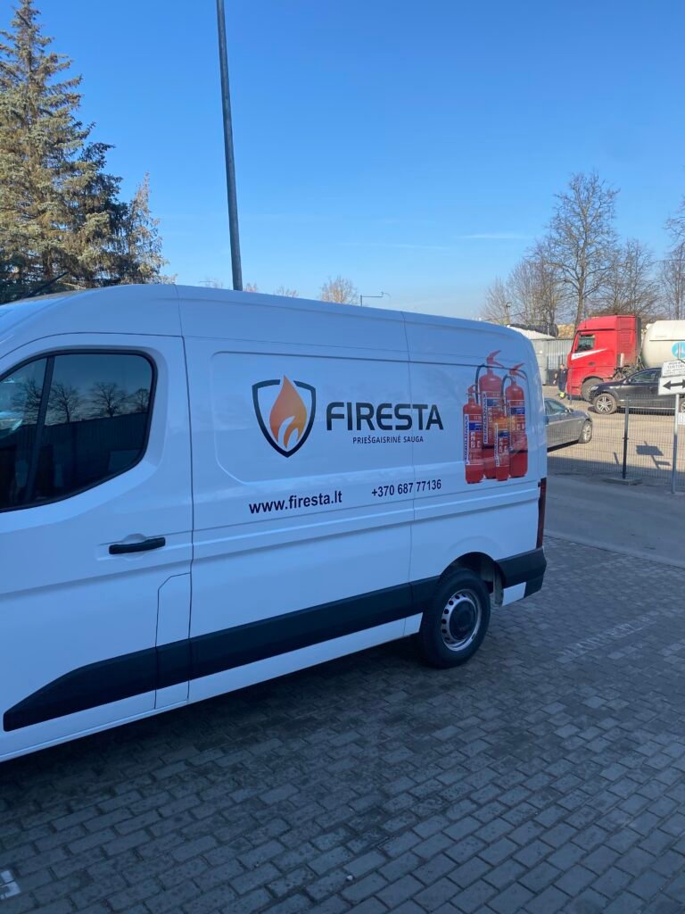 Automobiliu apklijavimas