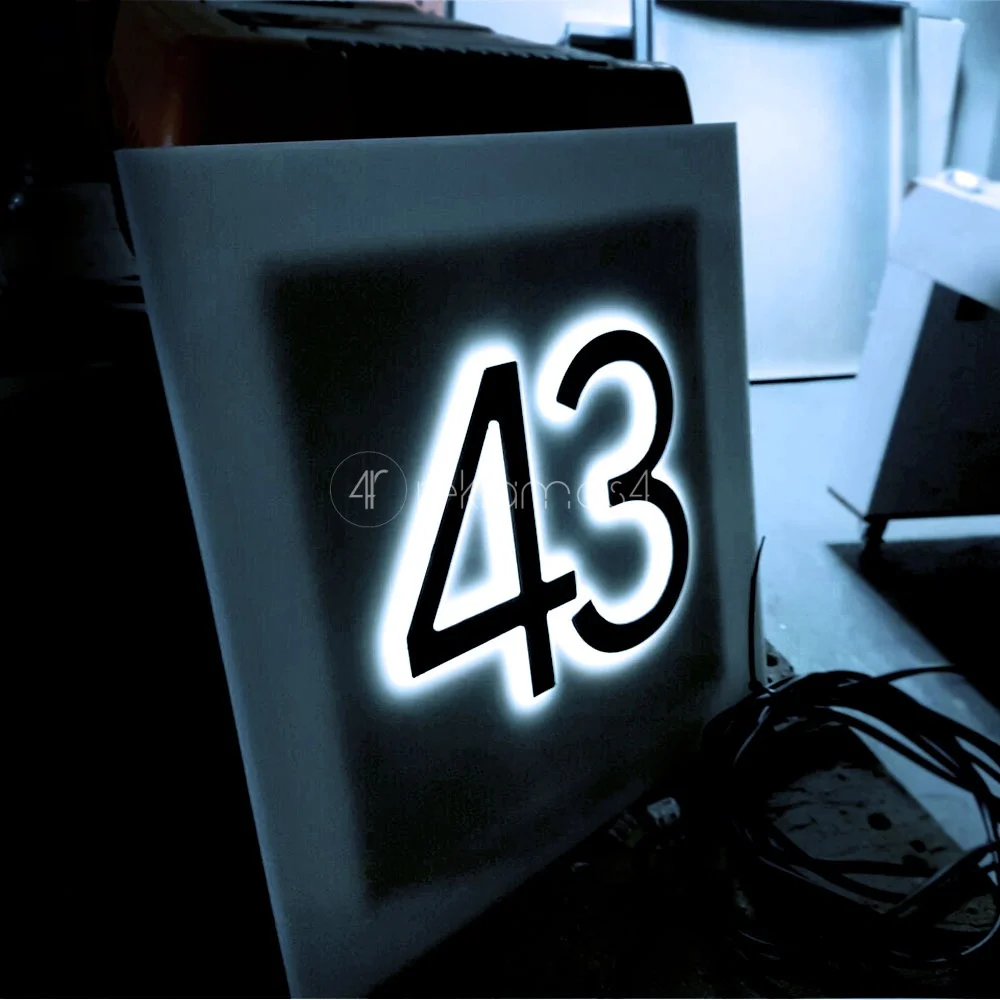 3d svieciantis numeris