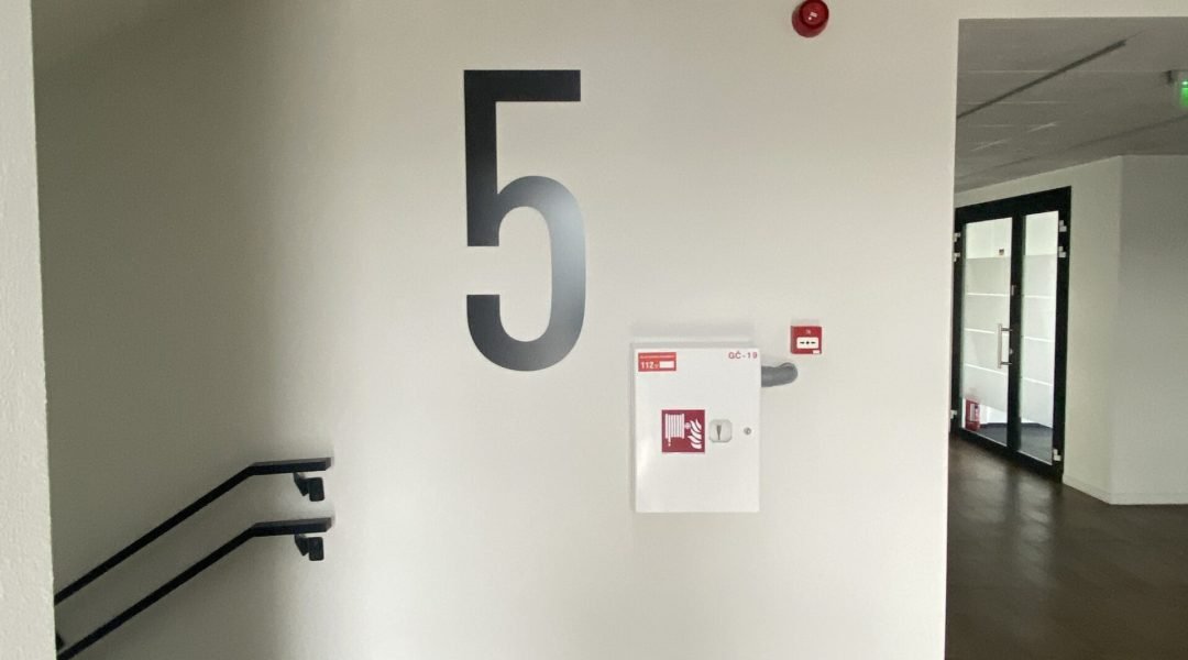 Lipdukų numerių spauda