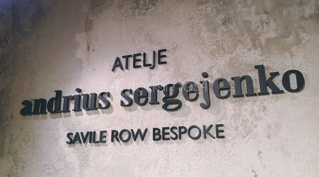 frezuotos raidės, iškabos